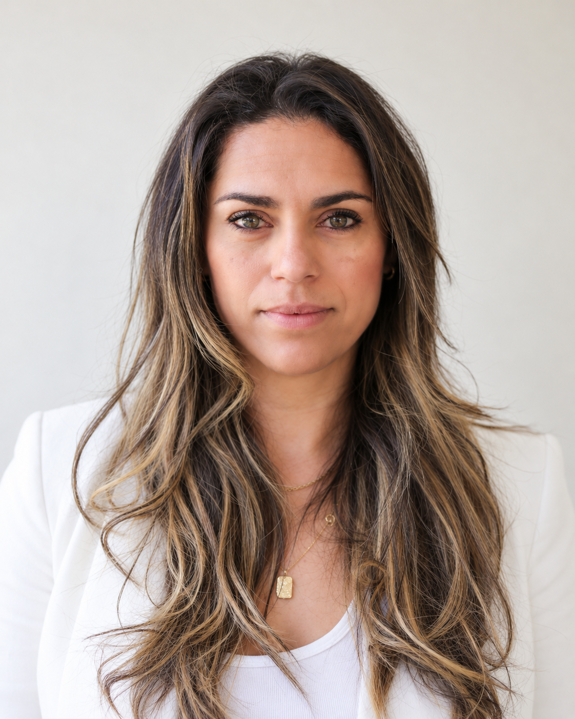 Professional portrait of Rosi de Paula, founder and mortgage broker at My Loan Store